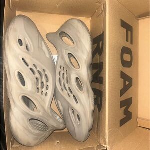 Yeezy Foam RNR Stone sage